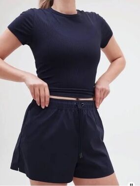Athleta midday mid rise navy poplin shorts